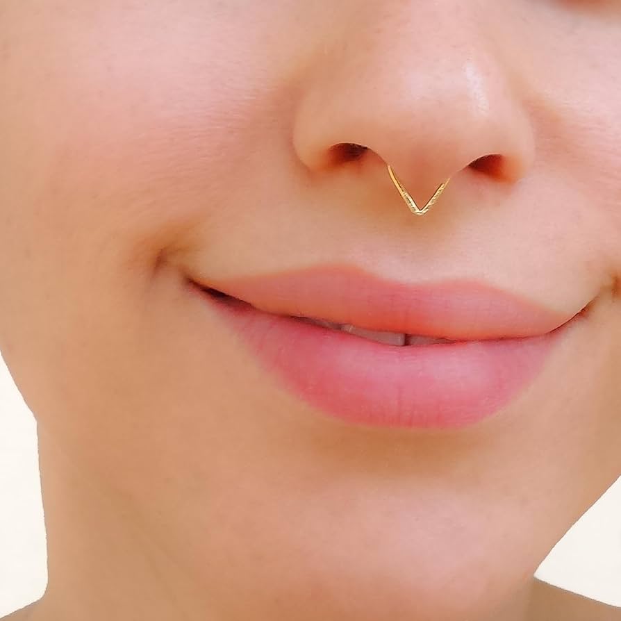 garnl　Triangle Pierce Tiny Triangle Cartilage Piercing 925 Sterling Silver | Musemond